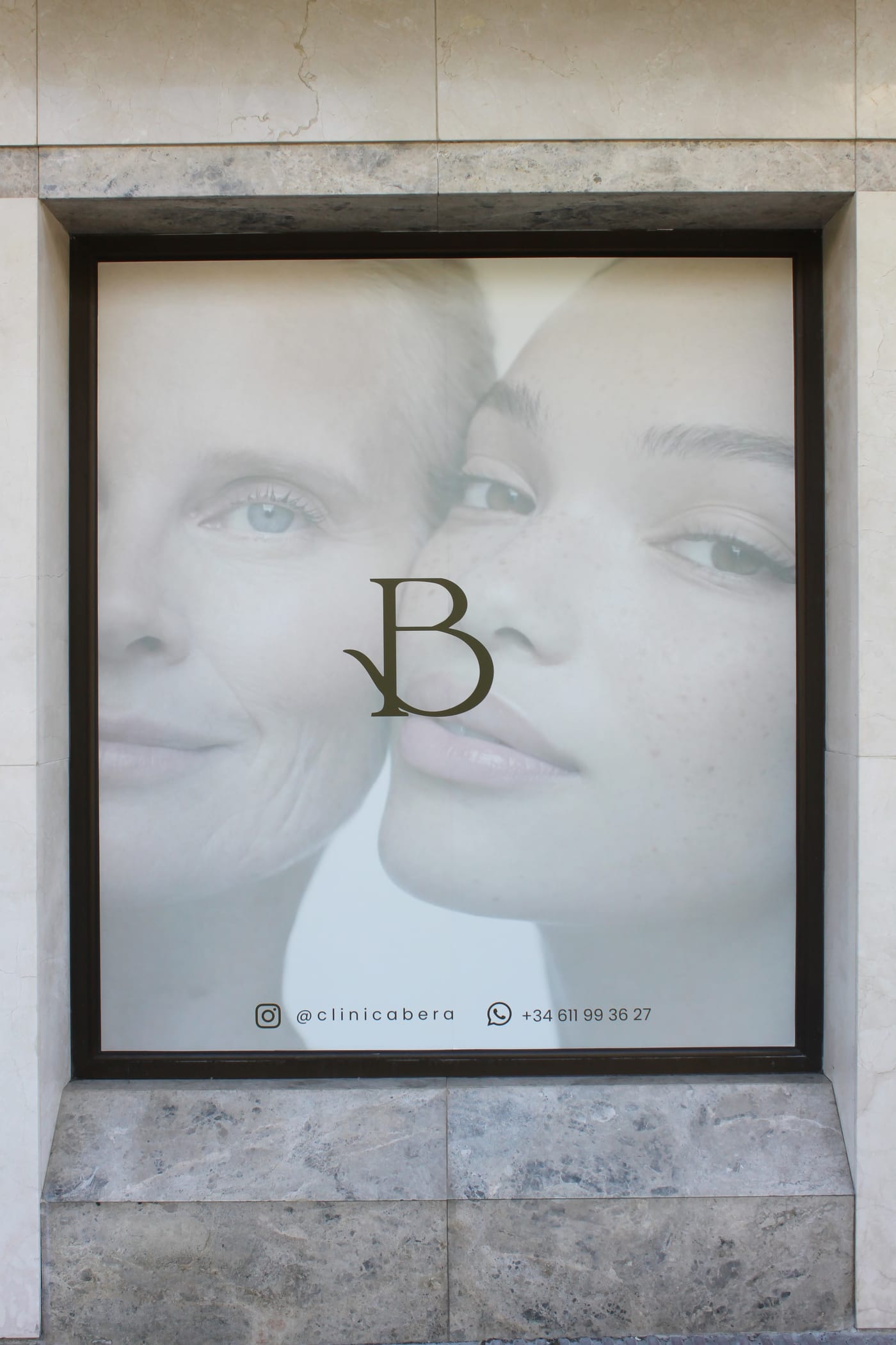 Escaparate de Clínica Bera