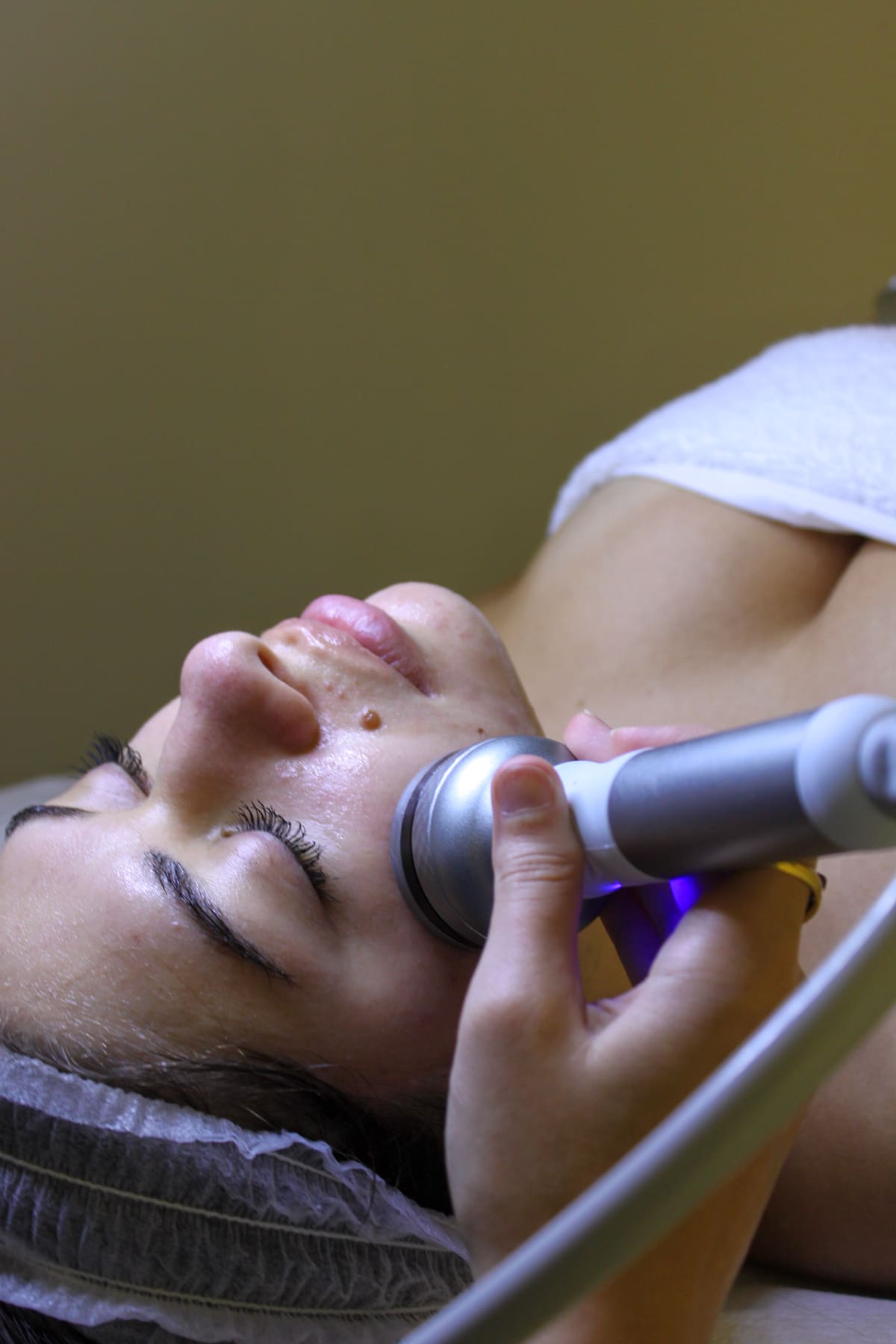 Tratamiento facial con aparatología en Clínica Bera